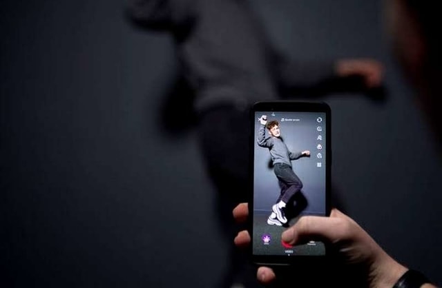 Instagram, Twitter, TikTok